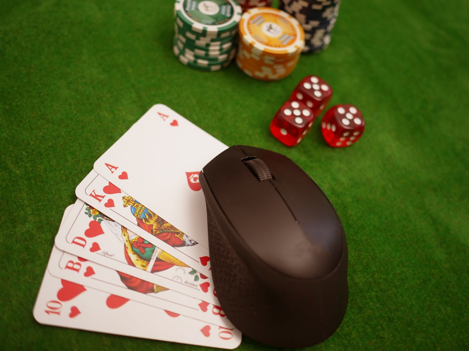 Go From a Beginner to a Pro Poker Player With These Tips